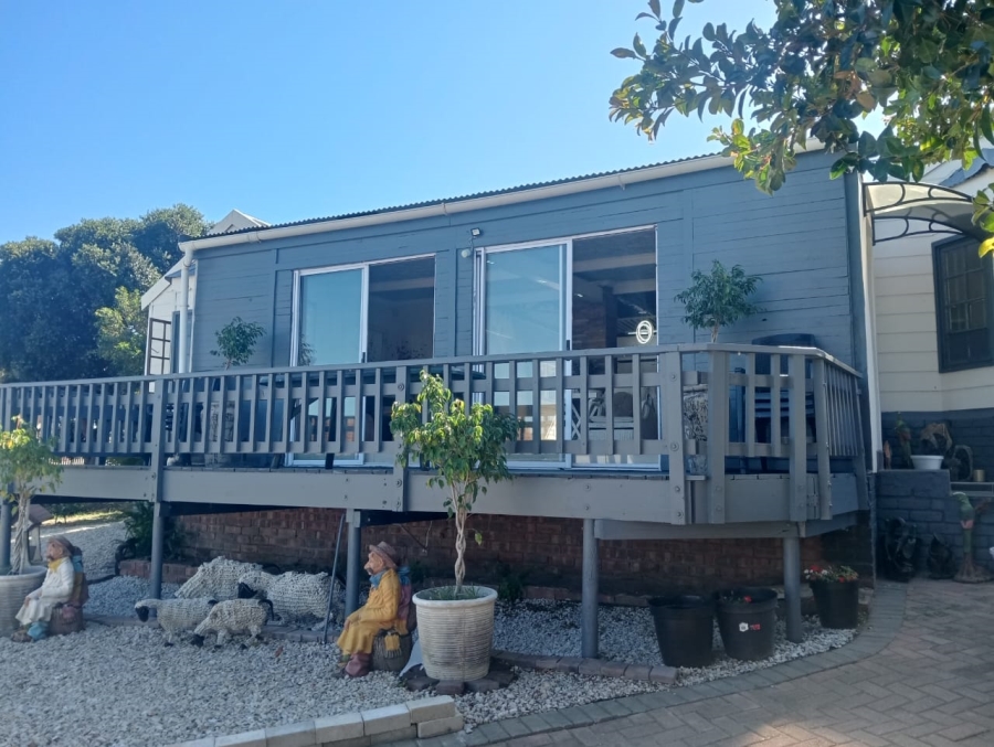 3 Bedroom Property for Sale in Wavecrest Eastern Cape